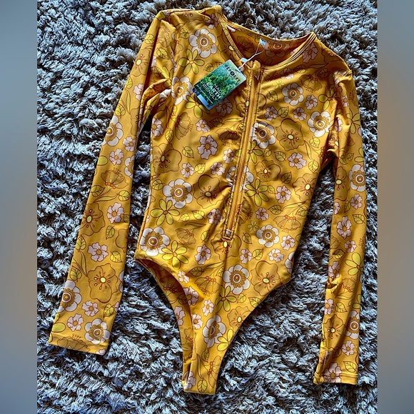 Repreve Women’s Small Retro Style Rash guard Swimsuit - Picture 1 of 4